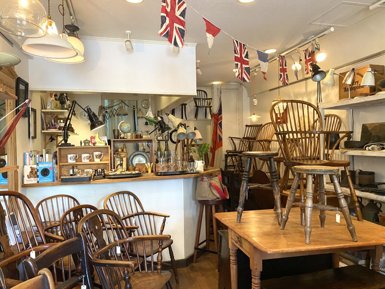 平塚市】雑貨から食器、ビンテージ家具まで！松風町の「アンティーク