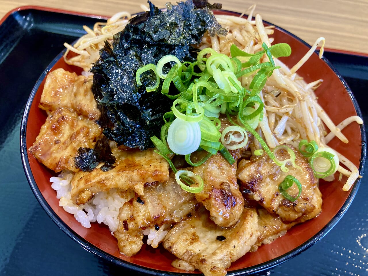 ミョンドンヤ上ホルモン丼