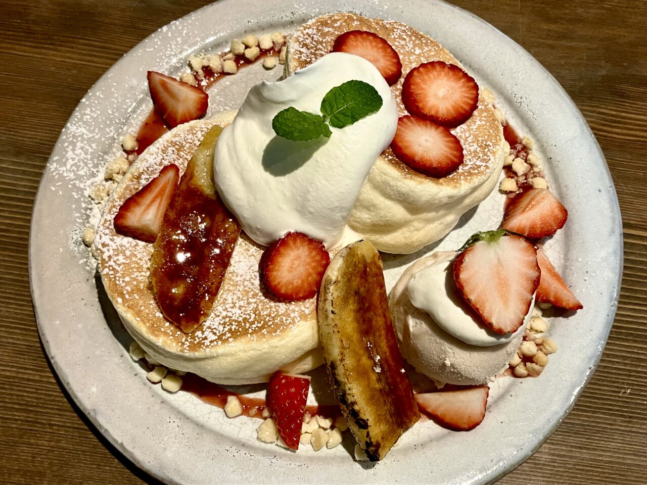 goodtimethingsいちごとキャラメリゼバナナのパンケーキ