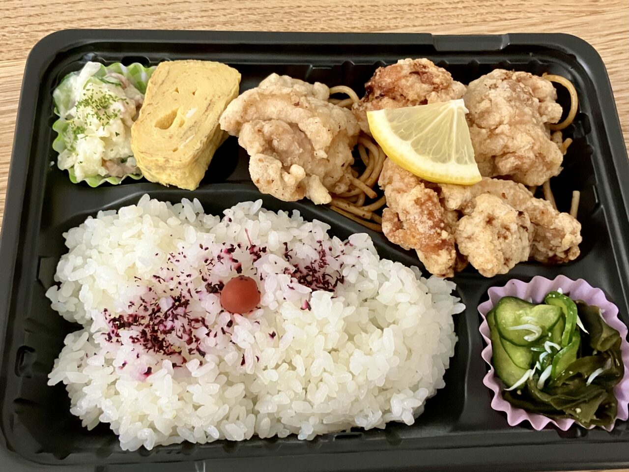おむすび禾唐揚げ弁当
