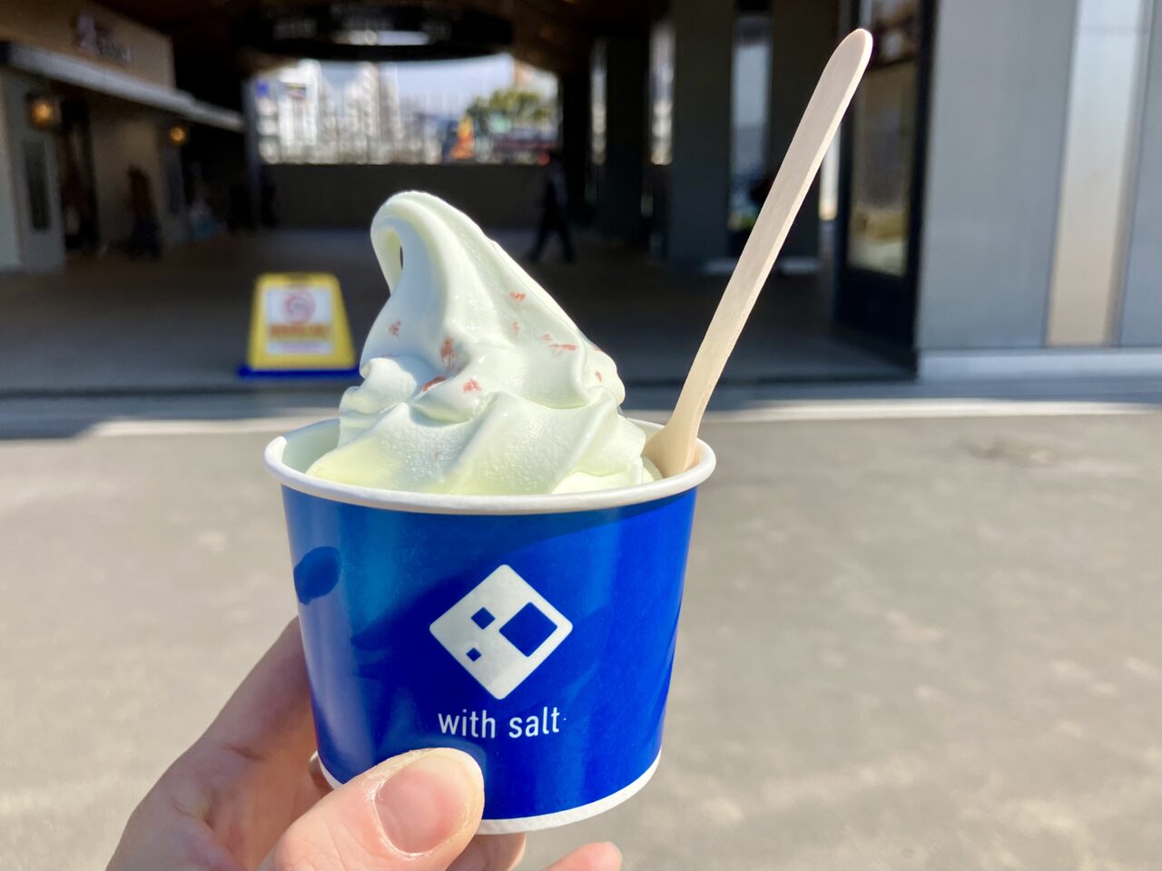 伯方の塩JR松山駅ソフトクリーム