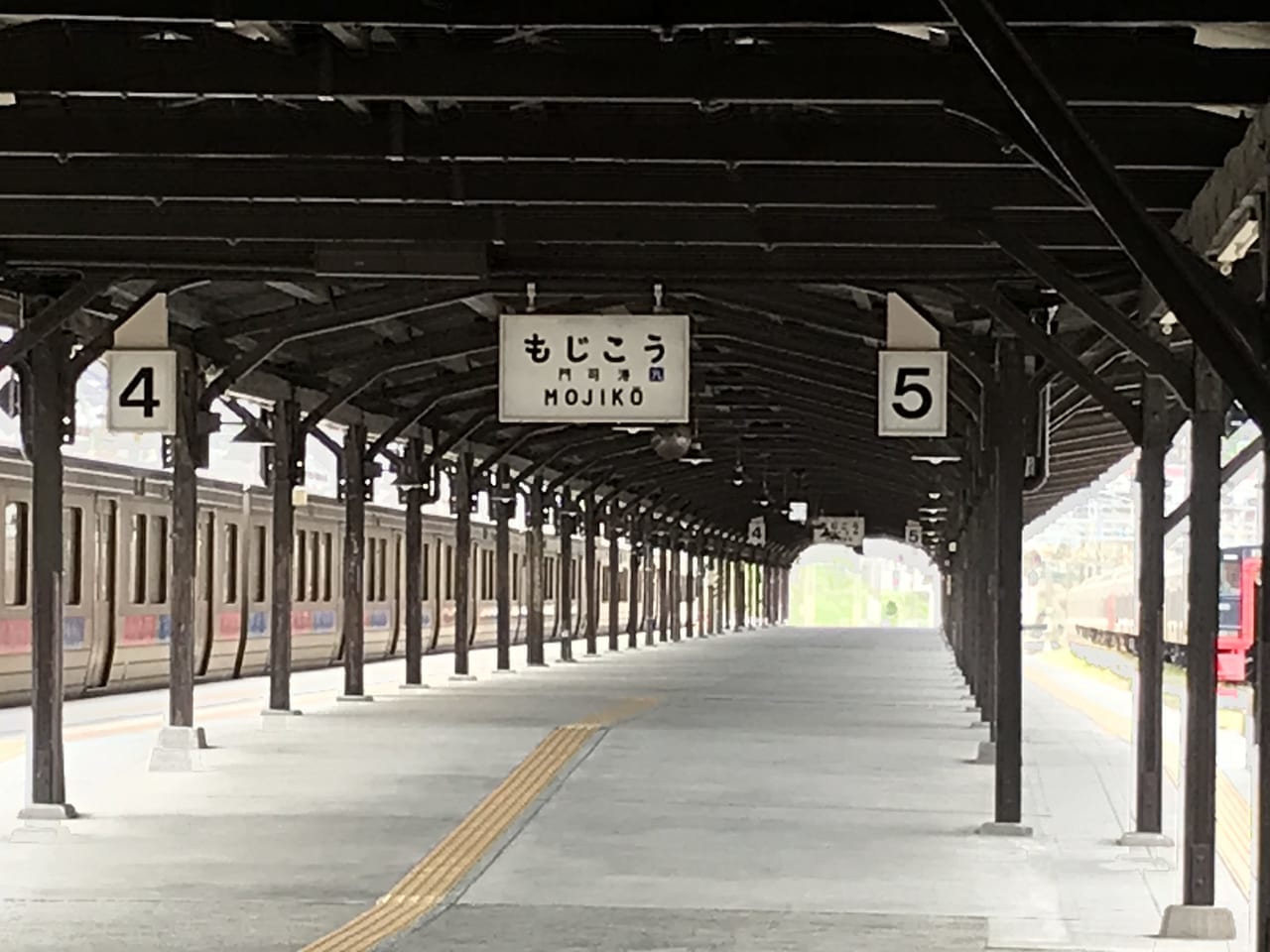 門司港駅ホーム