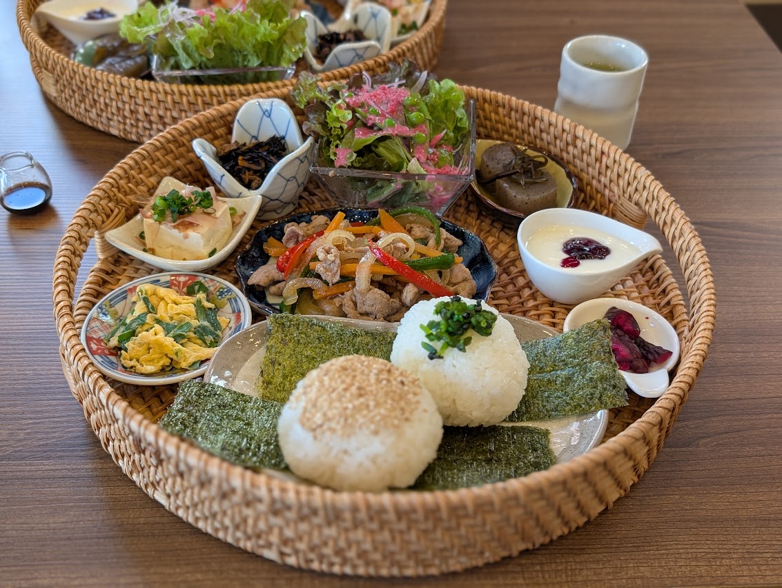 DINING & CAFE BAR SUZUMARU