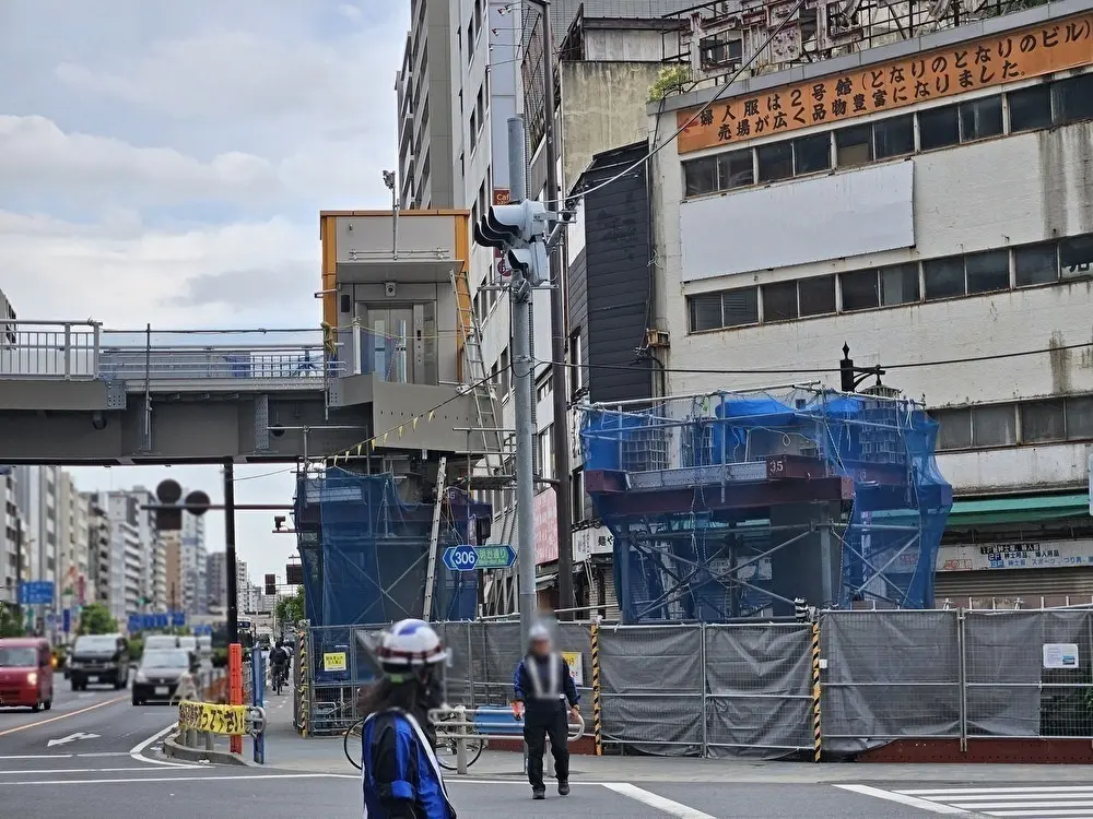 亀戸駅前横断歩道橋の架替工事