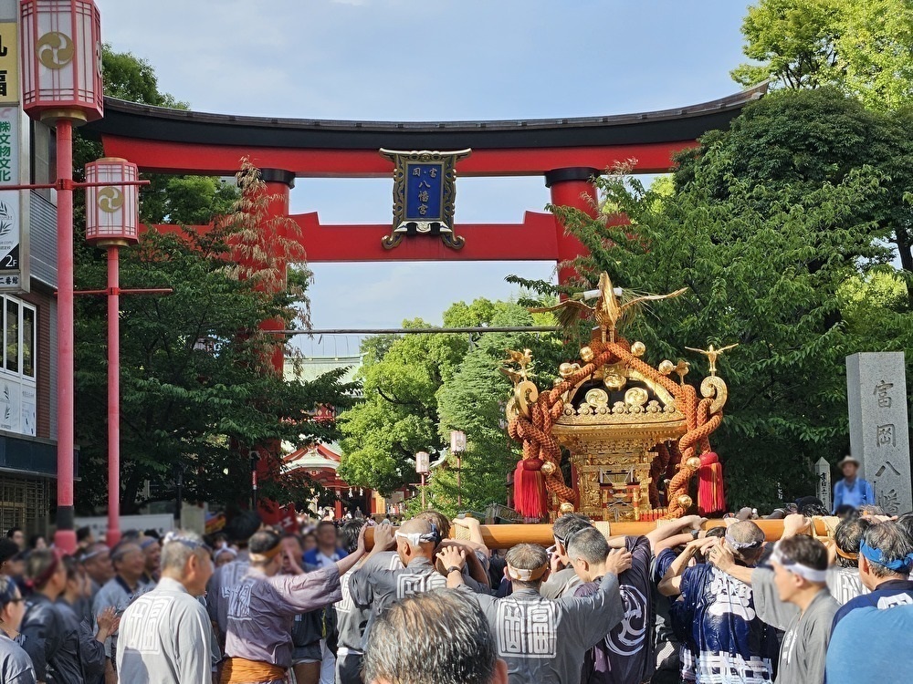 深川八幡祭りの二の宮神輿渡御