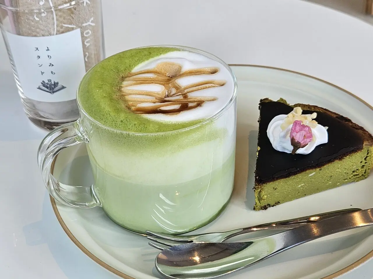 よりみちスタンドの抹茶ラテ