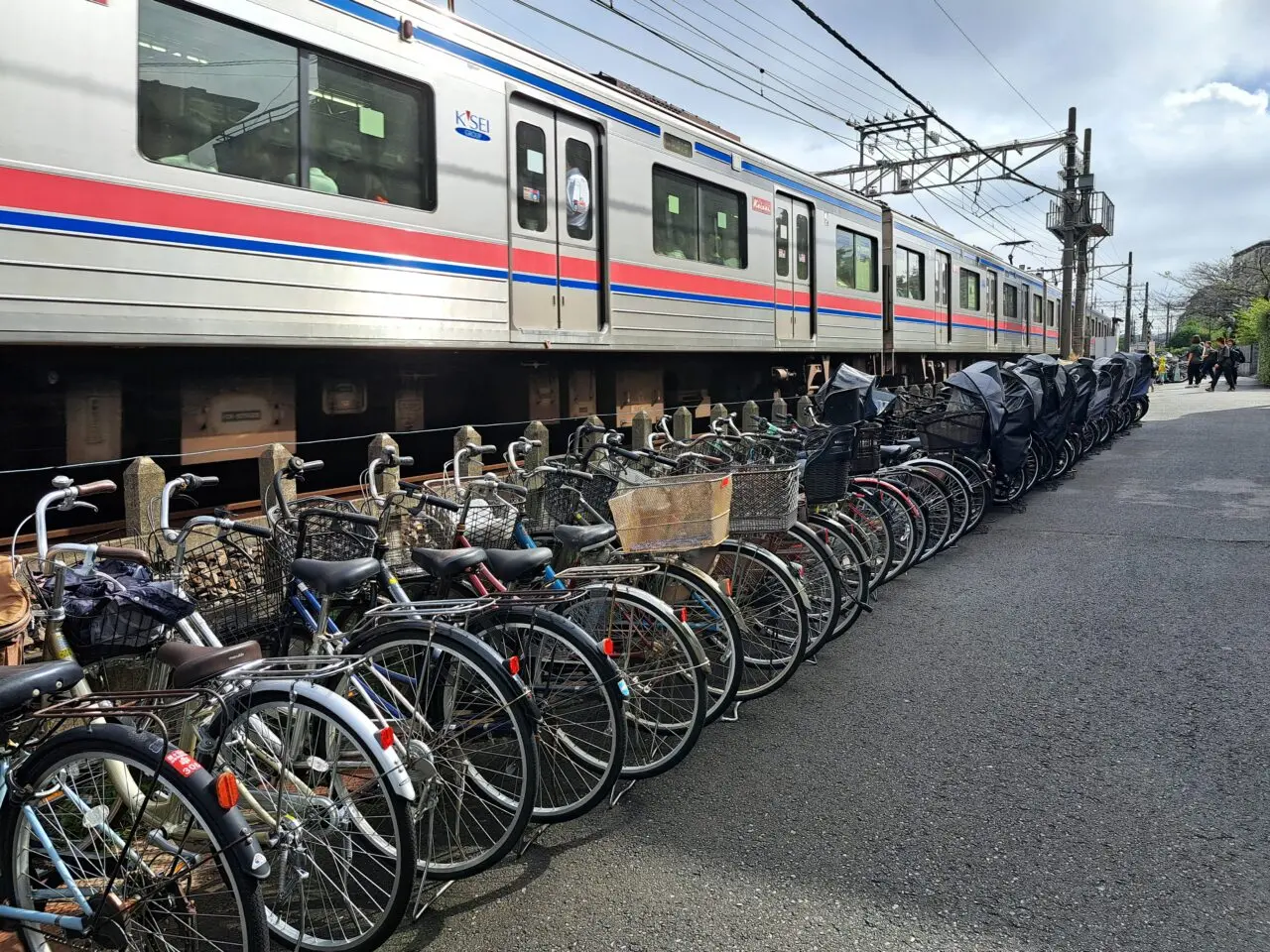 鬼越駅の駐輪スペースはきれい