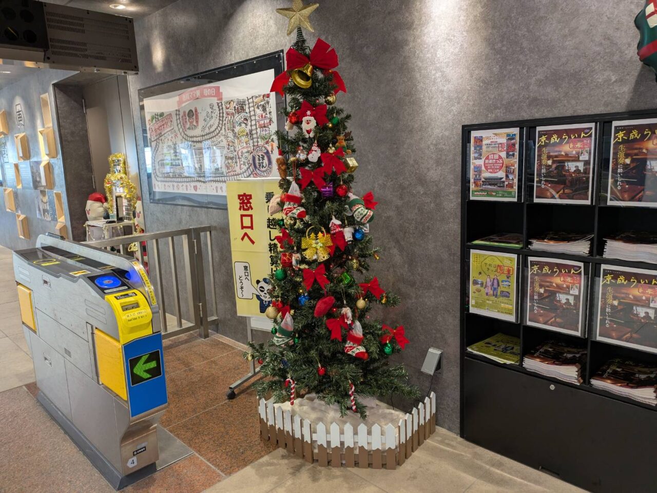 市川真間駅のクリスマスツリー