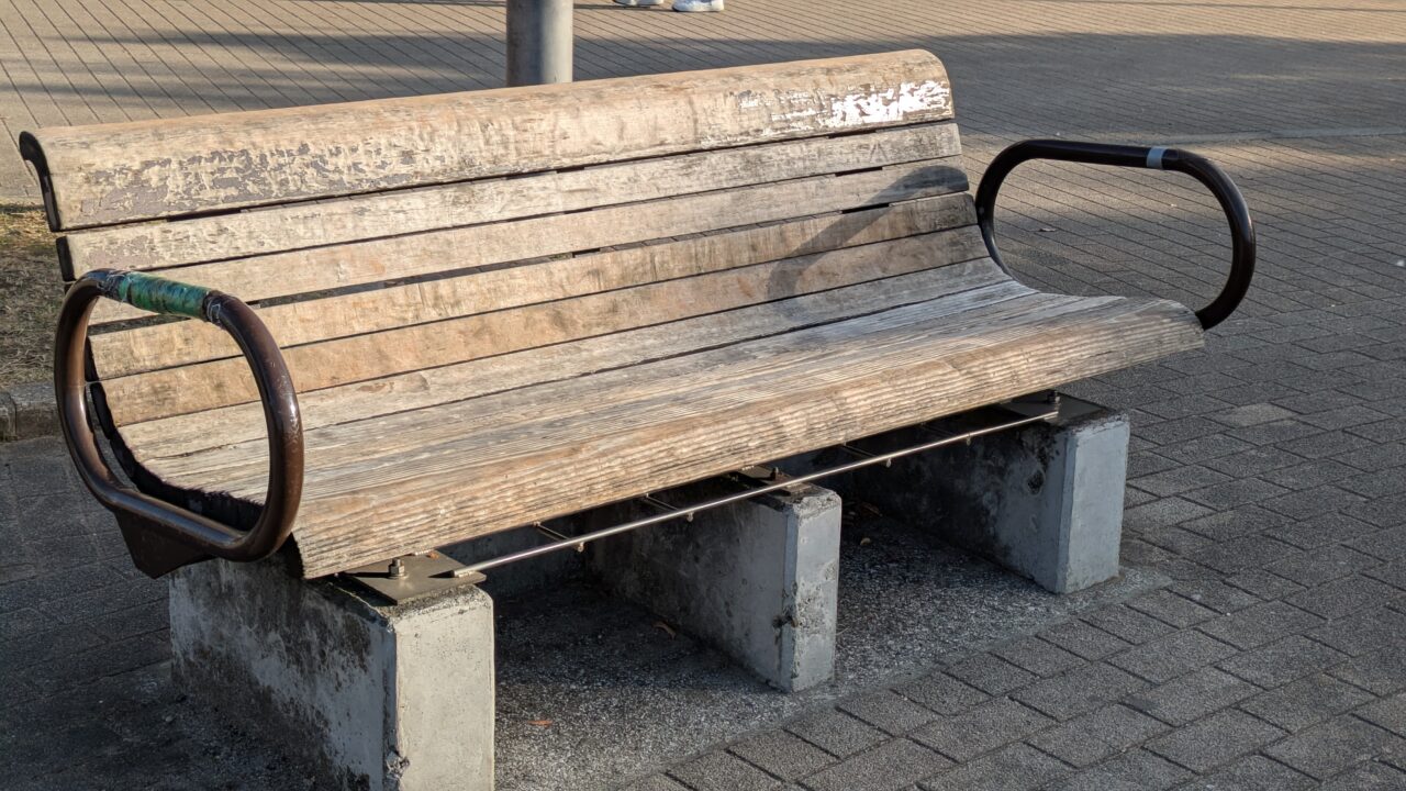 大洲防災公園のベンチ