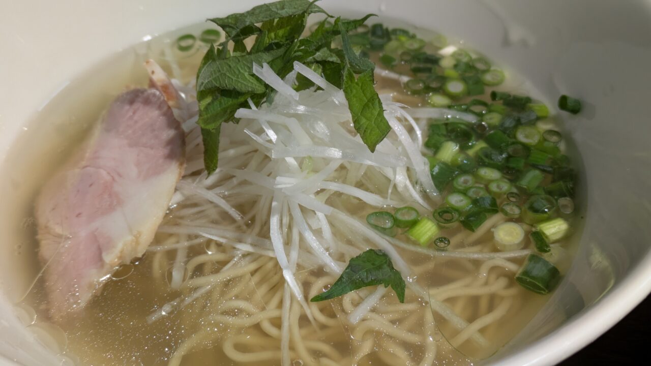 七壱ラーメンの牛骨塩ラーメン