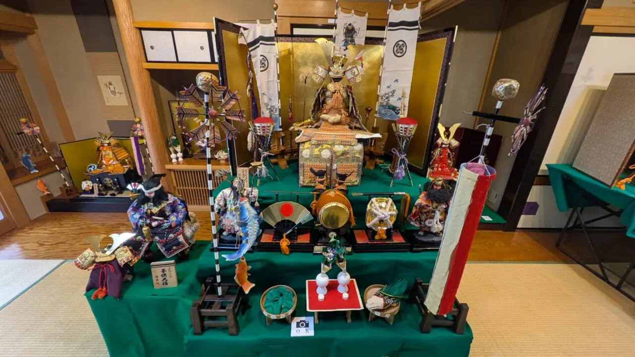 清華園の五月人形展の展示