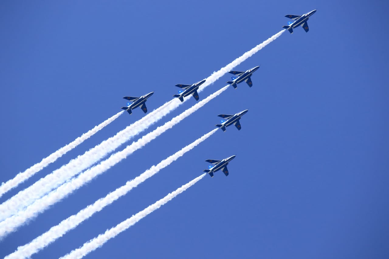 上越市 桜とコラボ 4月10日 日 高田城址公園観桜会会場にブルーインパルスがやってきます 号外net 上越市 糸魚川市 妙高市