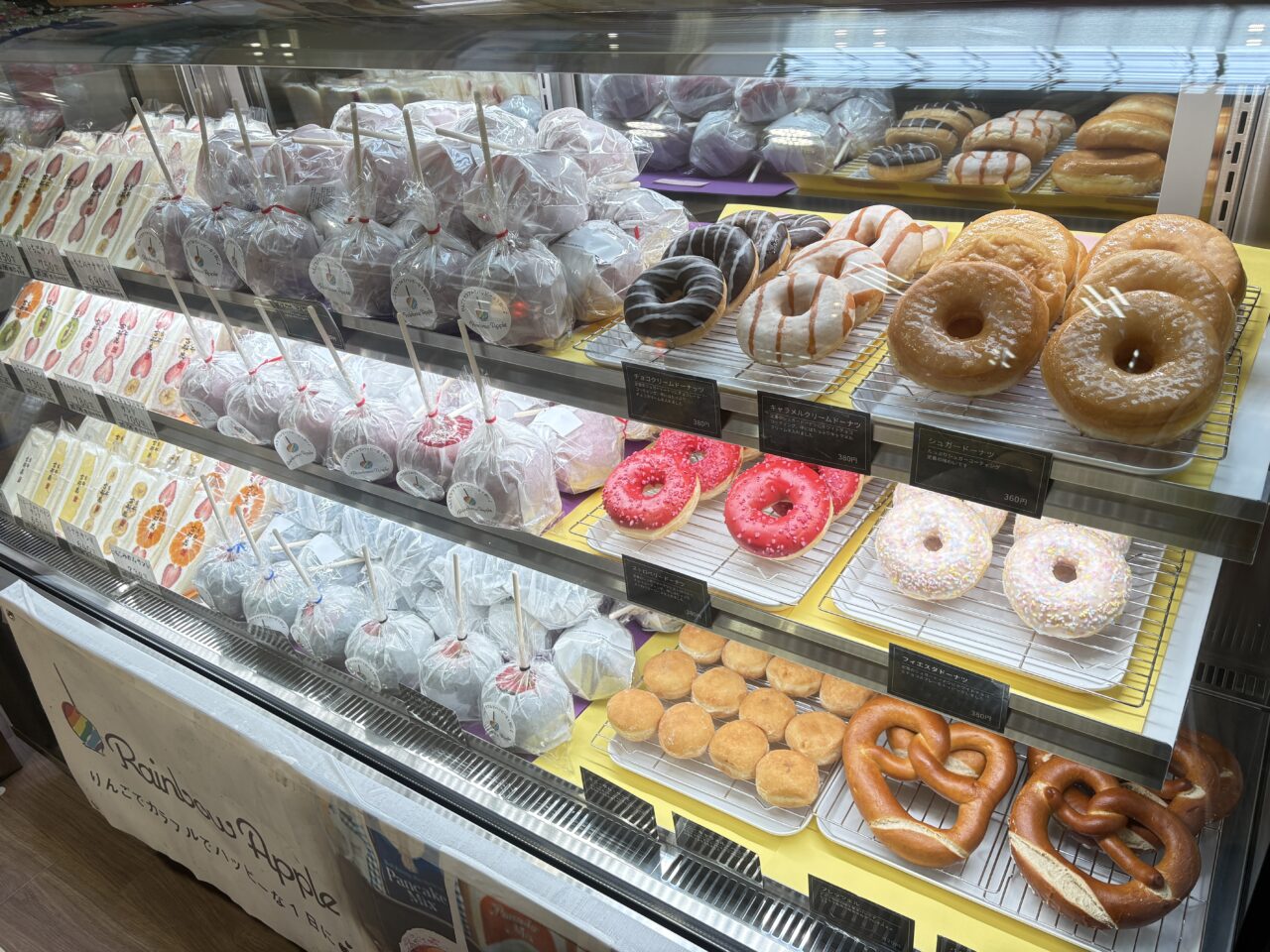 ラピア春のスイーツフェアでりんご飴販売