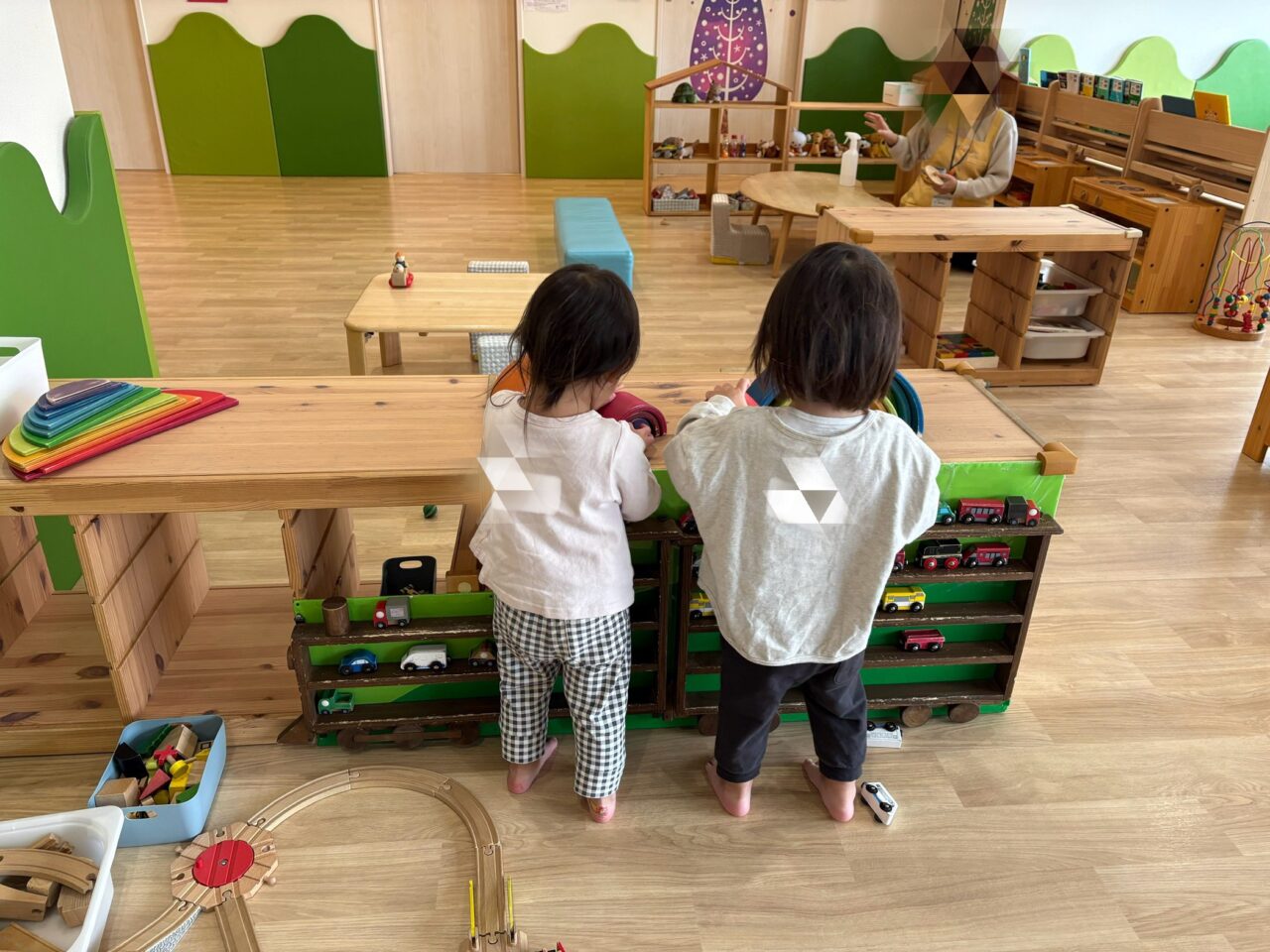 ほっとるーむ八柱で子供が遊んでいる様子