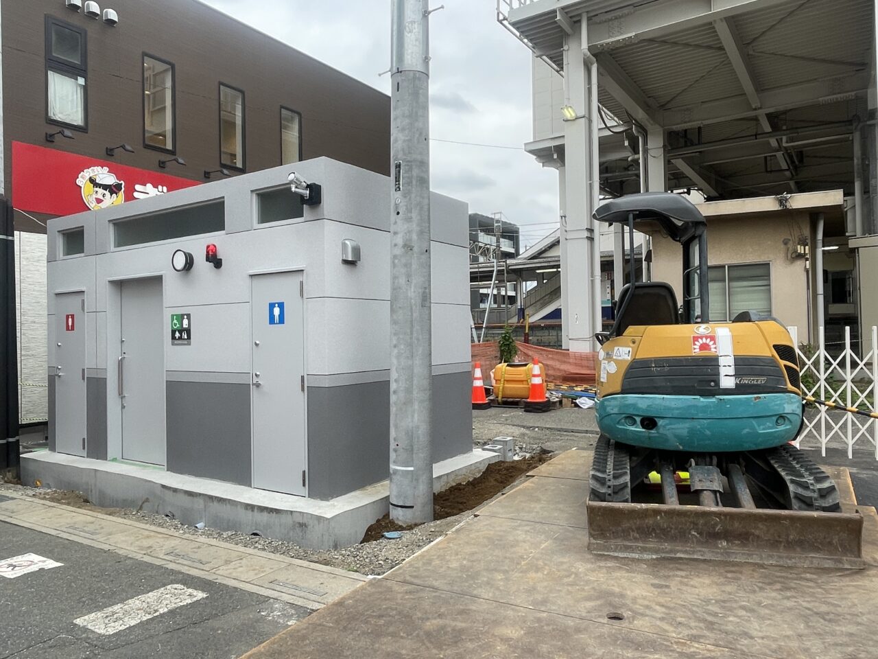 鶴瀬駅東口駅前トイレ