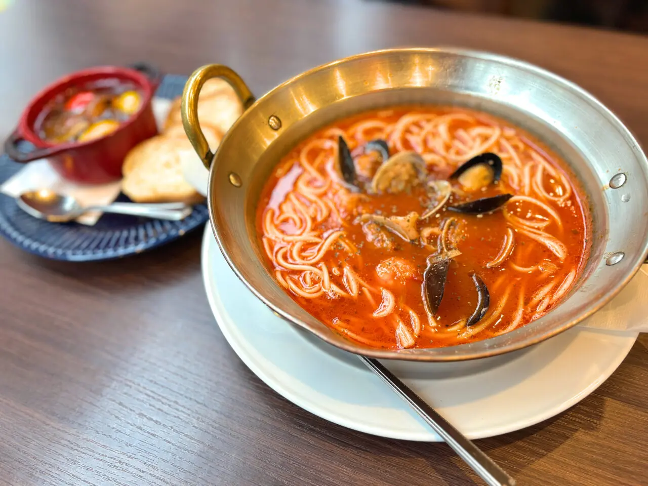 トラットリアバー＆オーバー　イタリアン鍋