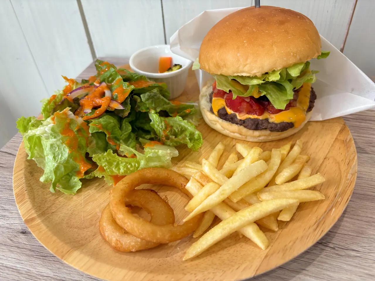 ドッグカフェ アロハイーリオ ハンバーガー