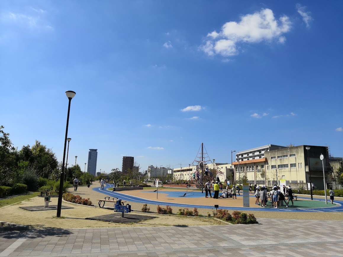 健都レールサイド公園