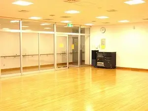 クリエイトホール