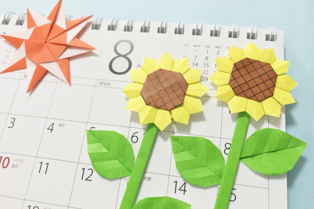 8月