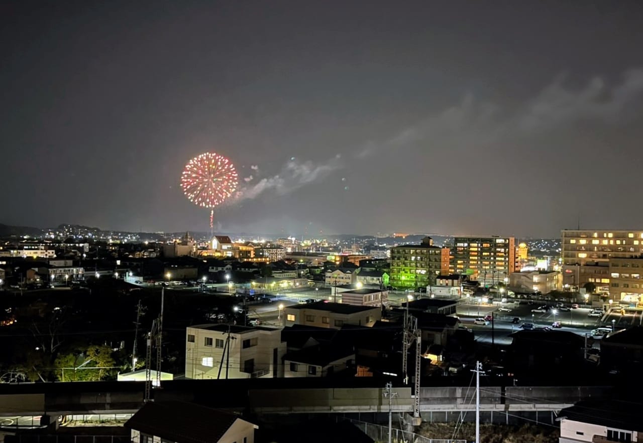 四日市市 またまたサプライズ 22年3月12日 四日市の夜空を花火が彩りました 追記あり 号外net 四日市市