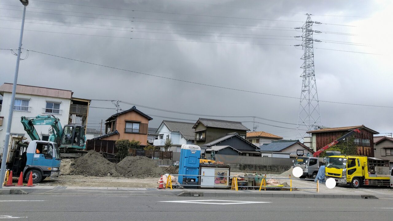 ファミリーマート　富田