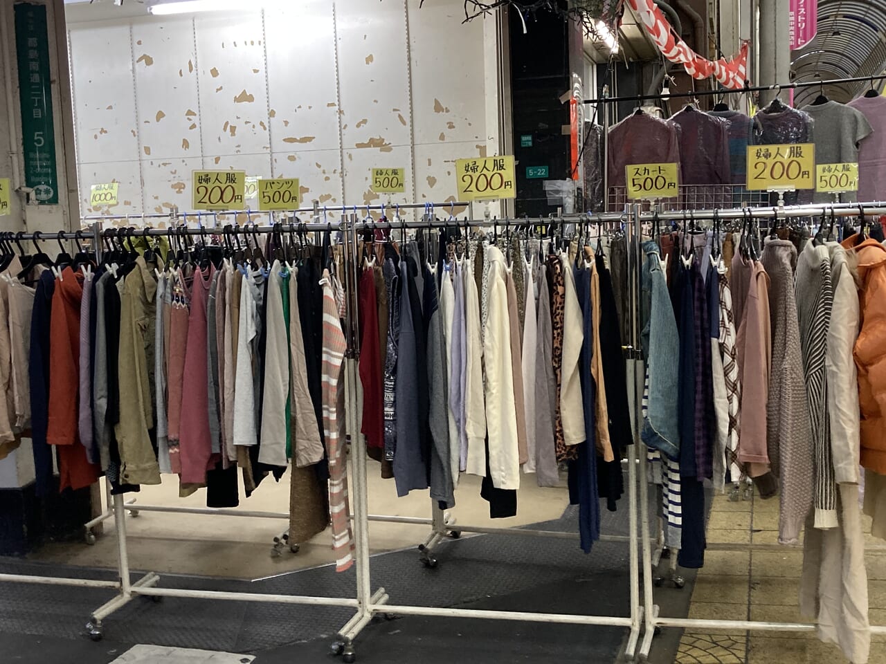 大阪 商店街 服 ショップ 激安