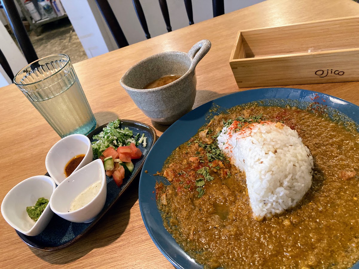 オジコカレーとトッピング