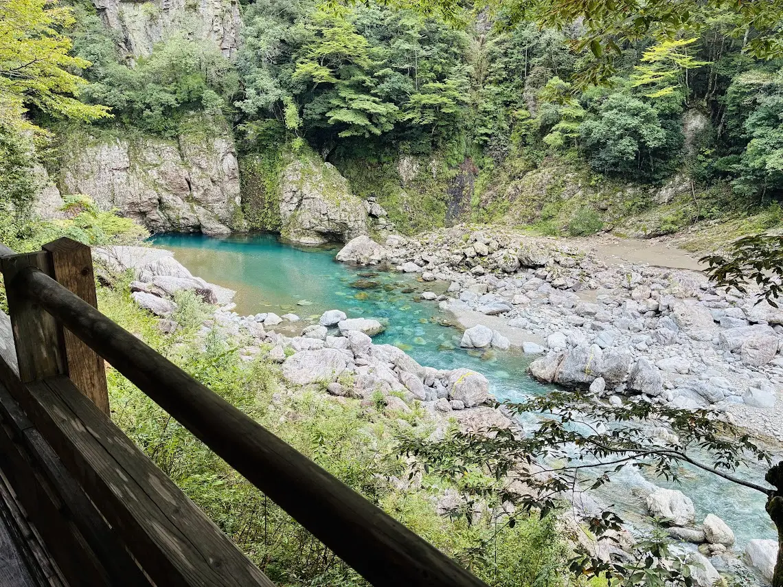 清流茶屋の川２