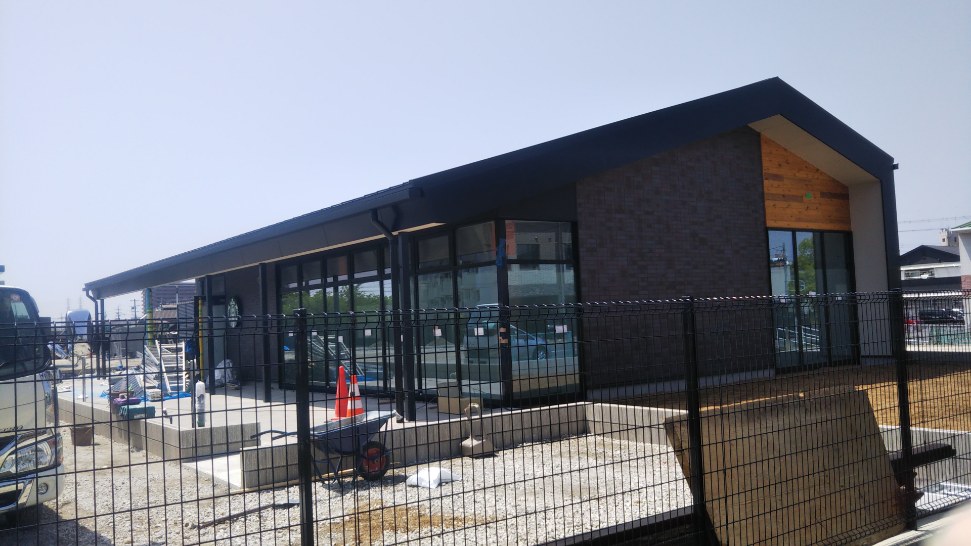 和泉市 府中町に建設中の黒っぽい建物 スターバックス コーヒーができるようです 号外net 和泉市