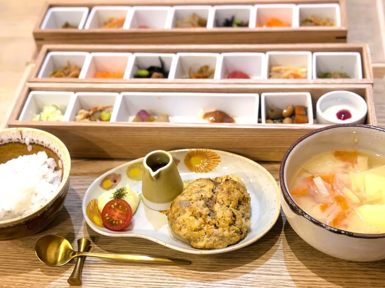 旬菜食堂 百彩の膳 ーやまとまごころ 野菜ハンバーグランチ