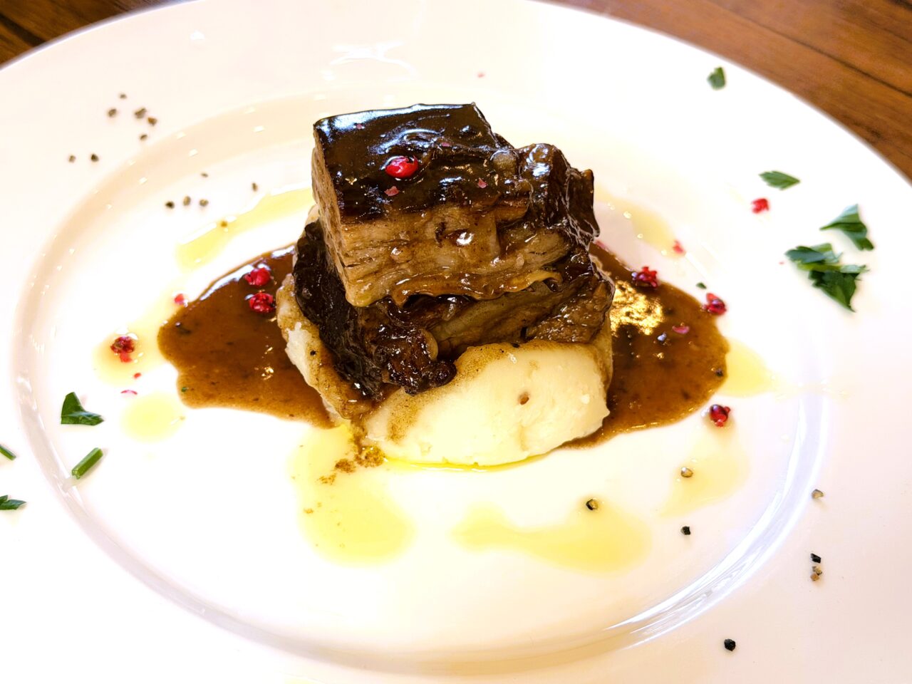 牛バラ肉の赤ワイン煮込み