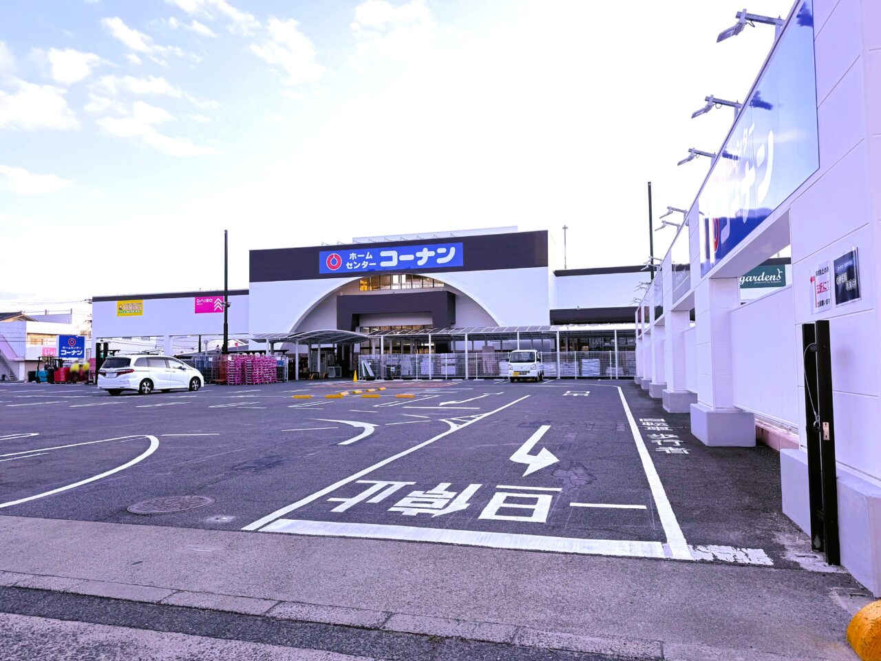 コーナン和泉寺田店
