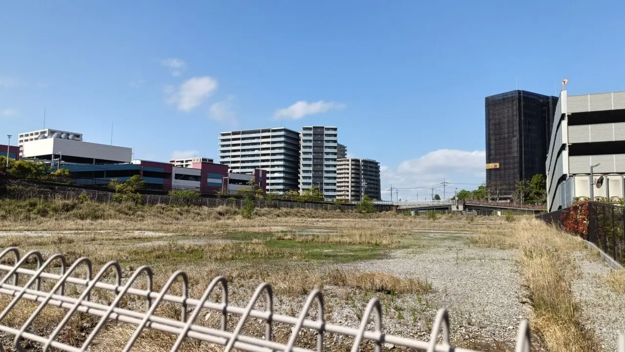 コムボックス光明池向かいの空き地