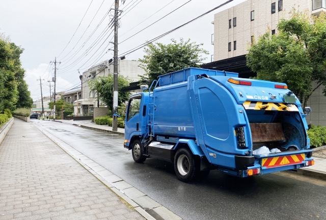 ゴミ収集車