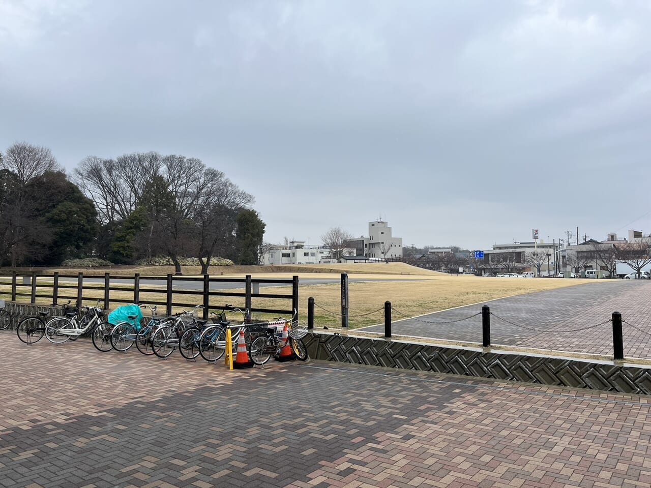 開催場所の小山御殿広場