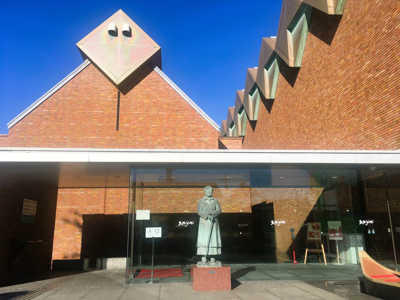 一宮市三岸節子記念美術館の外観
