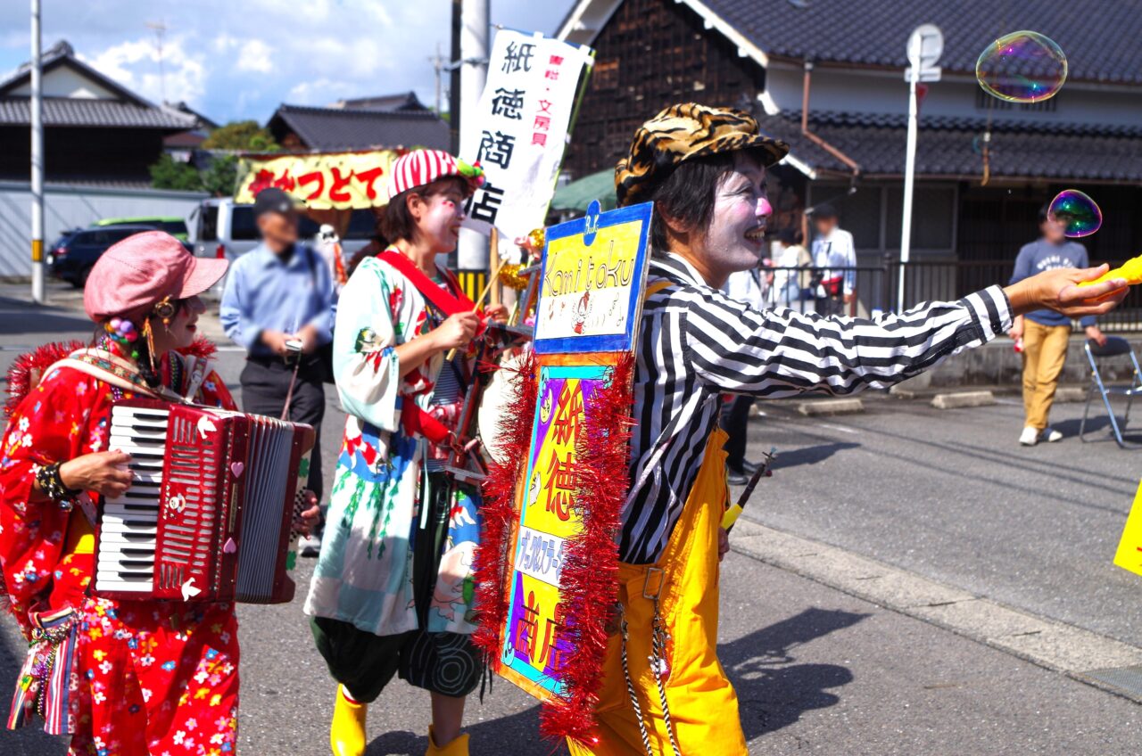 素人チンドン祭りの様子