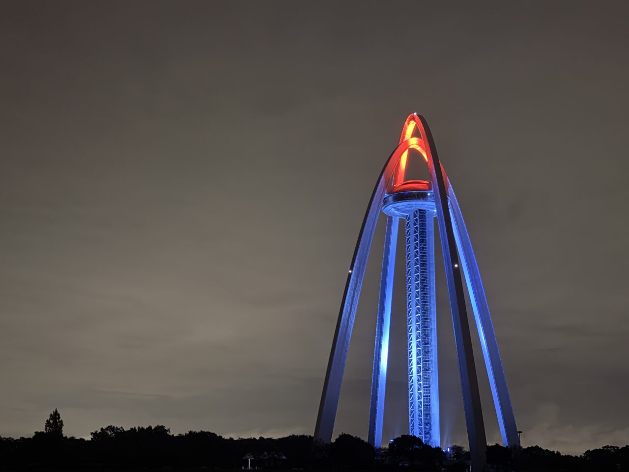 １３８タワーパークのツインアーチ