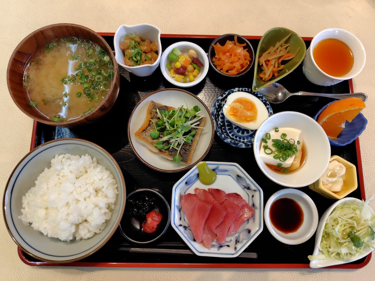 地魚のお刺身 焼き魚定食