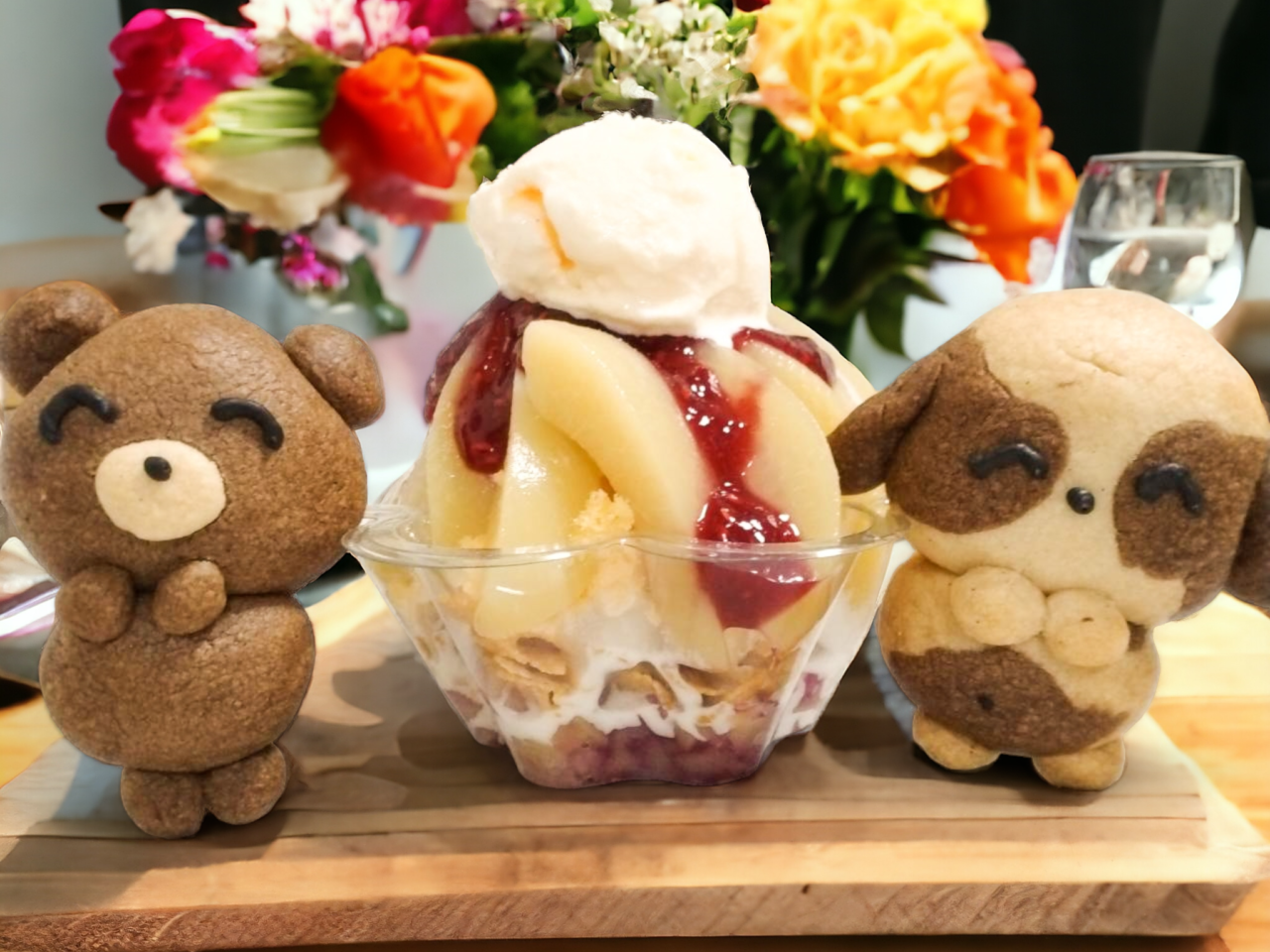 桃のパフェと動物さんクッキー