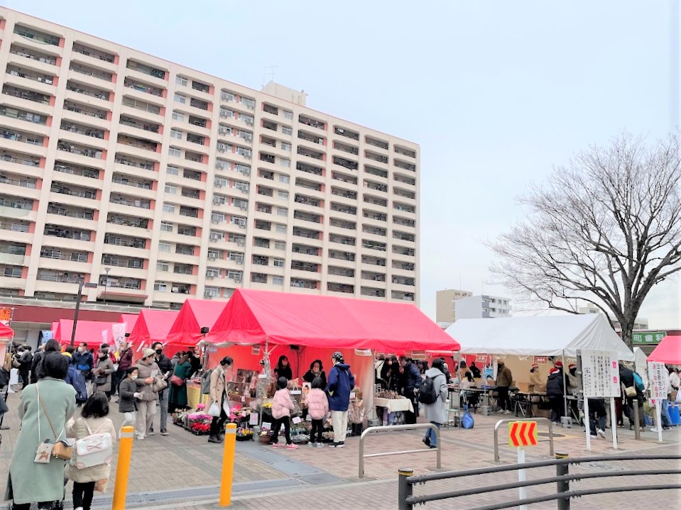 金町東急ストア裏の駅前団地広場