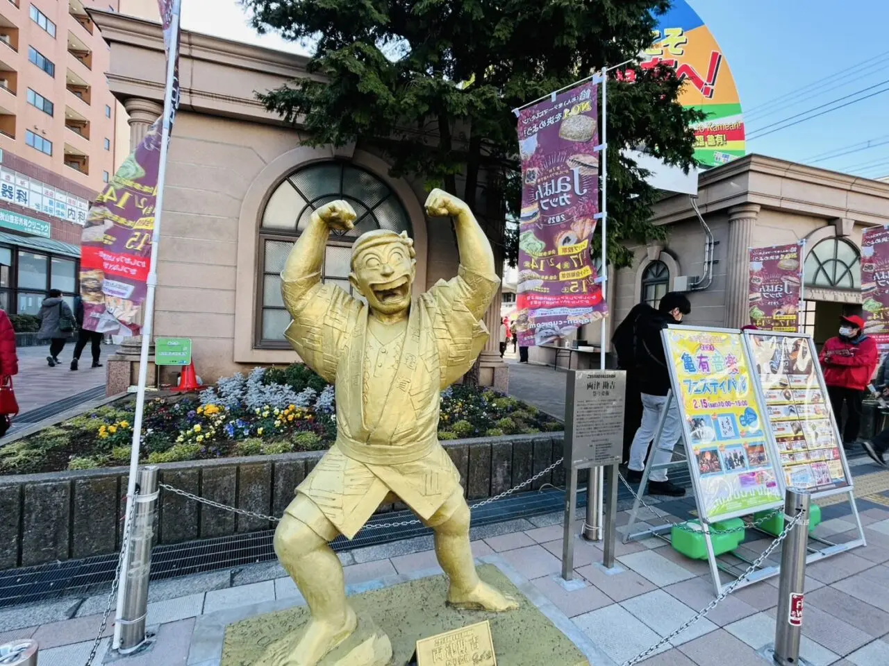 亀有リリオパーク前のお祭り両さん像