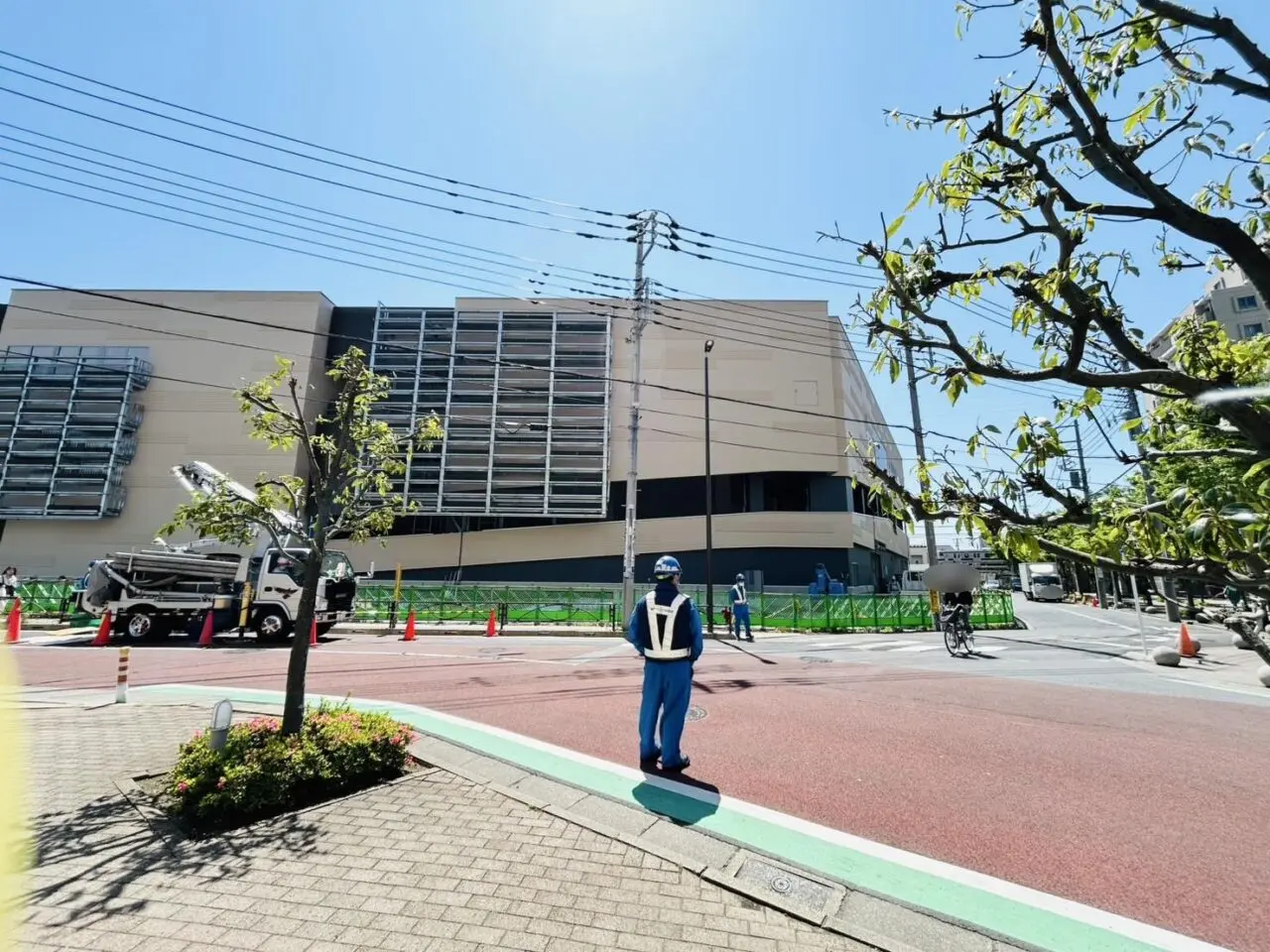 西側から見た施設の外観