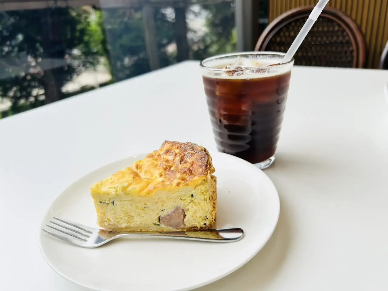 ブーランジェリーオーベルニュのキッシュとアイスコーヒー