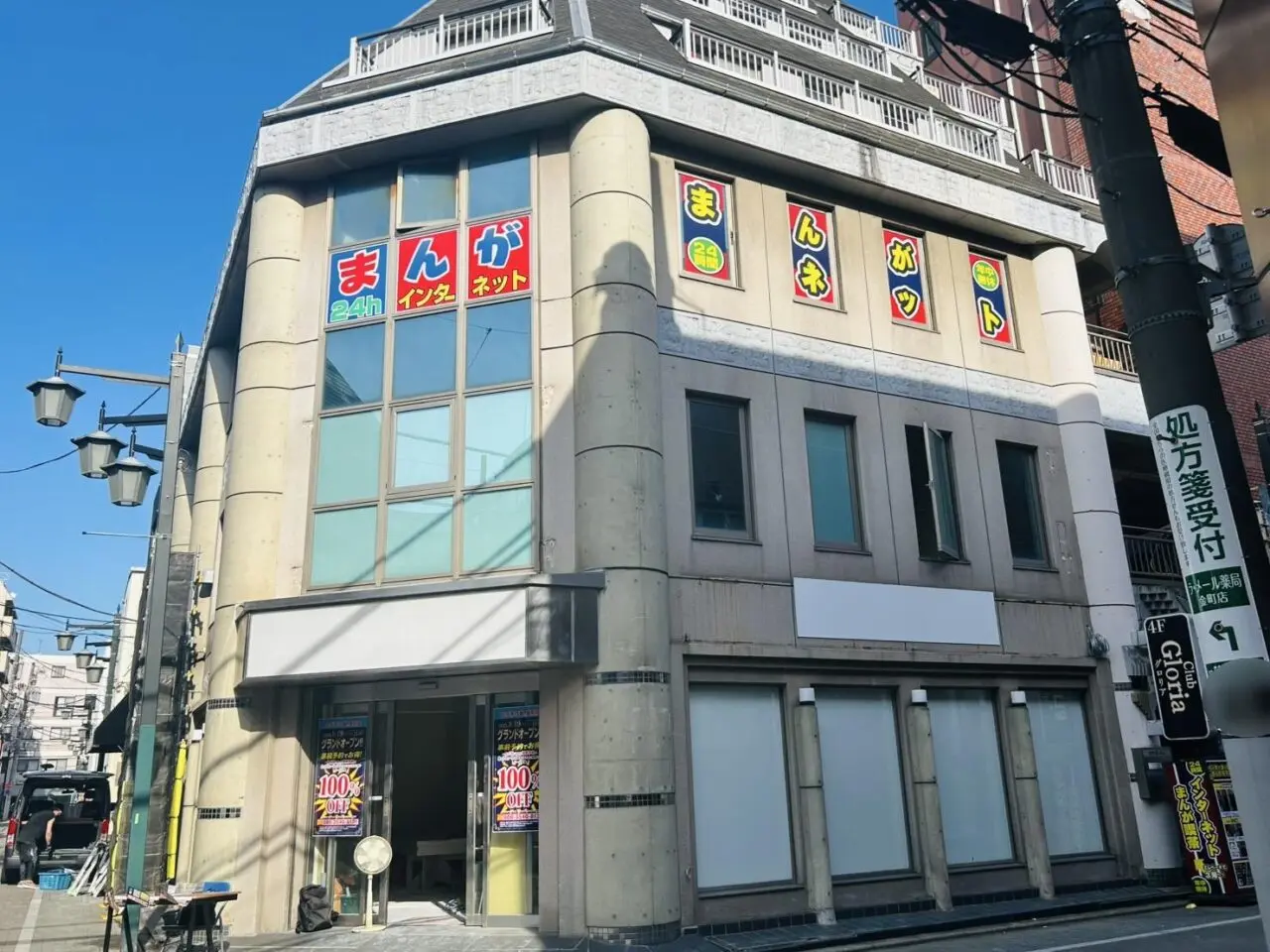 改装工事真っ最中の店頭でオープンのお知らせ開始