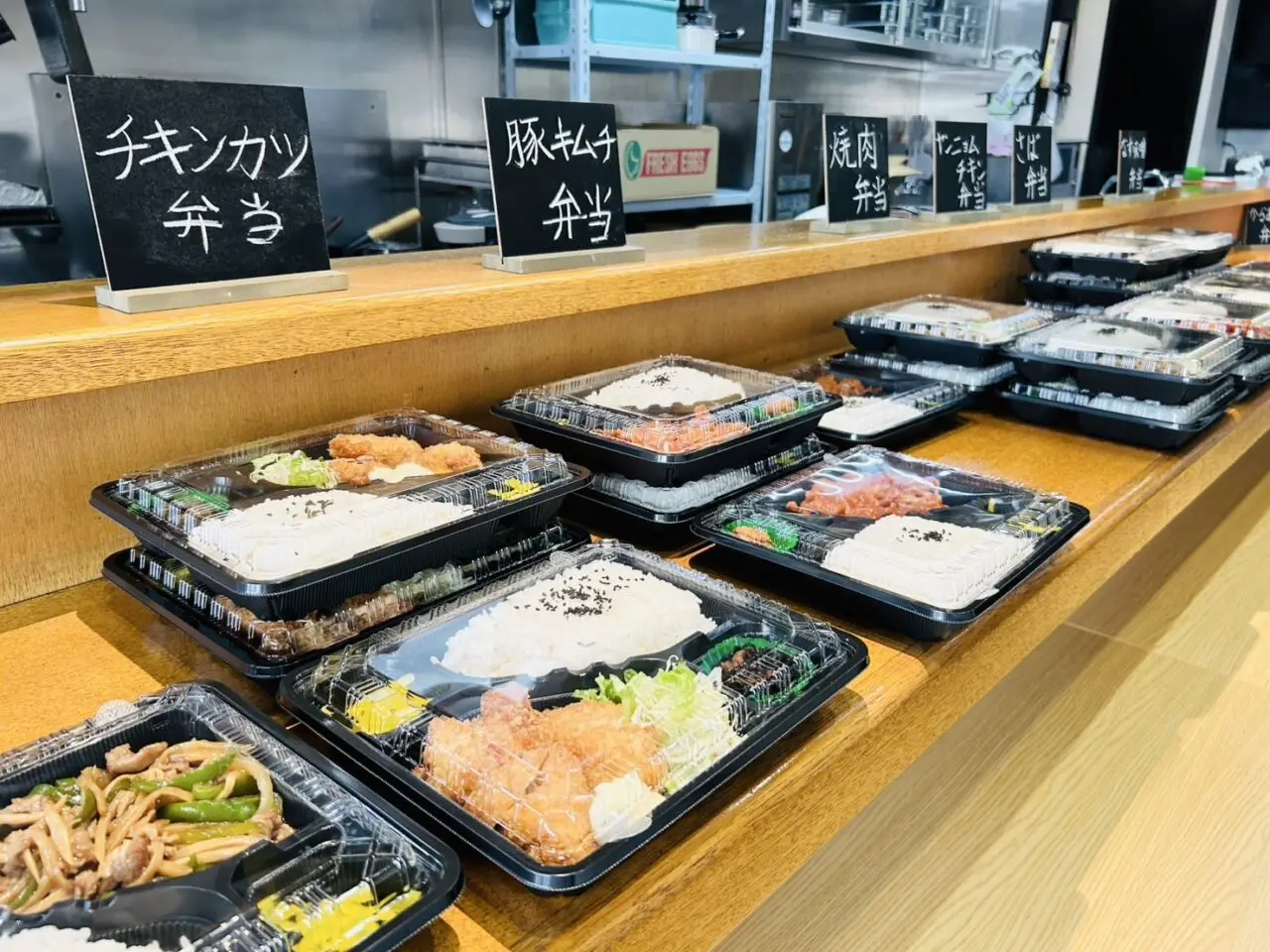 ずらりと並ぶ税込み￥390のお弁当