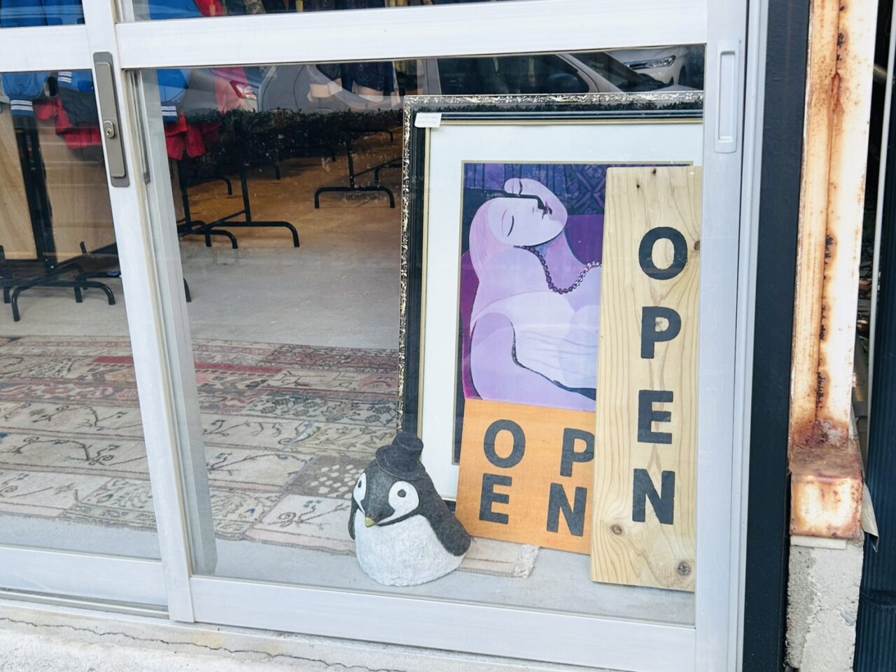 無人古着屋Penguin vintageの店頭