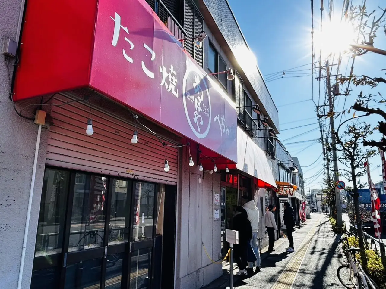 川の手通り沿いのたこ焼き「あほや」の改装中の店舗前