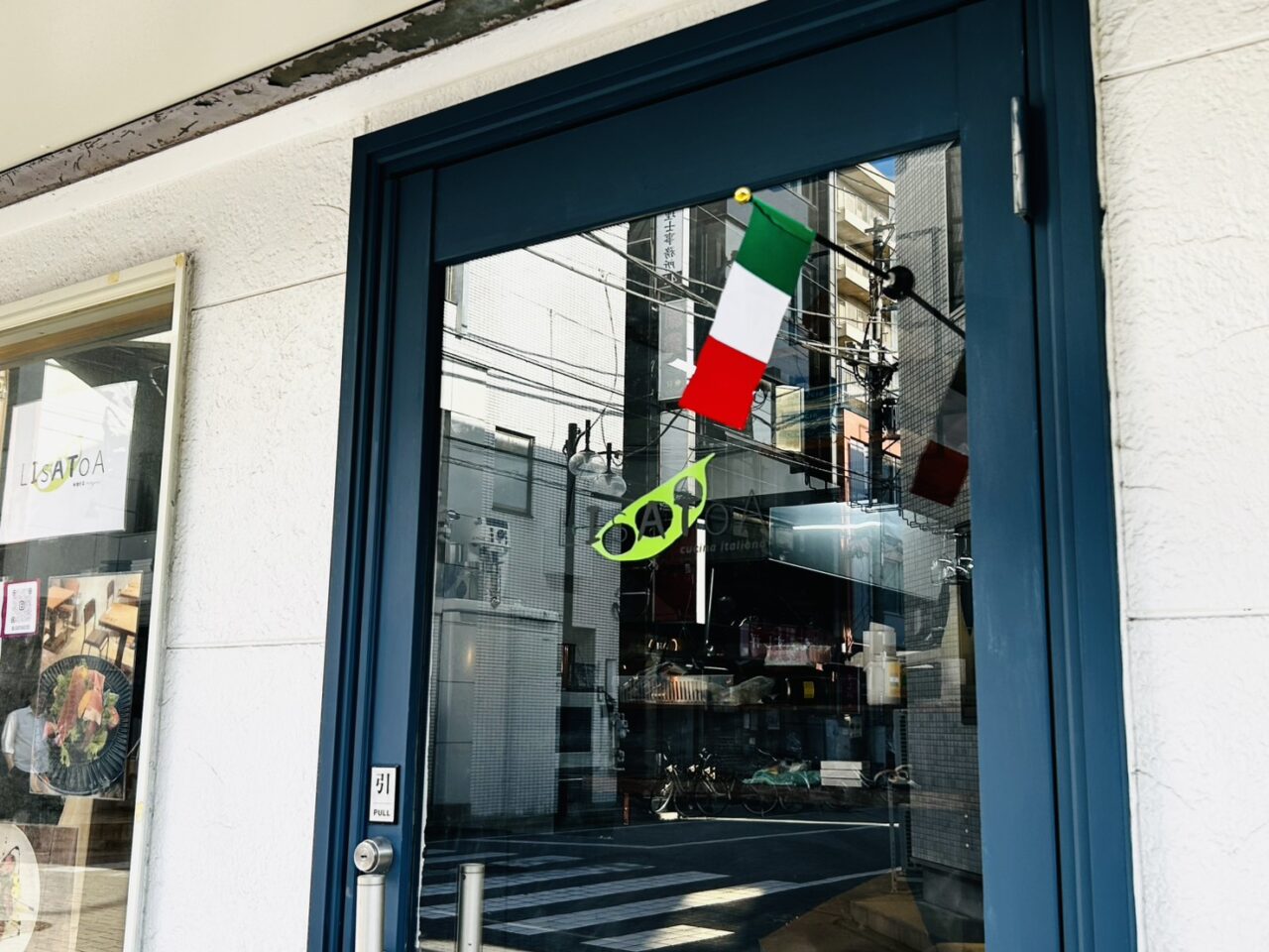 オープン準備中の「LISATOA」店頭の様子
